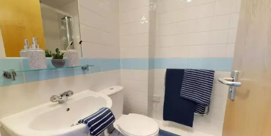 Silver En-Suite