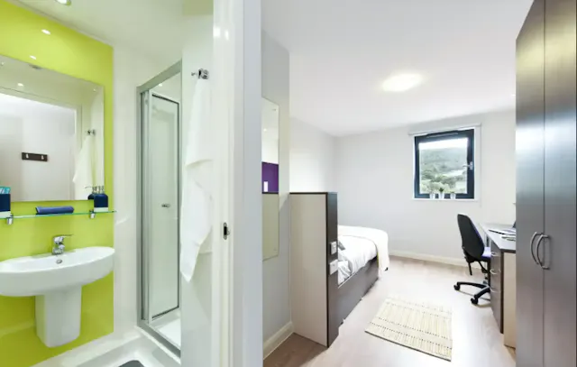 Silver En-Suite room image 2