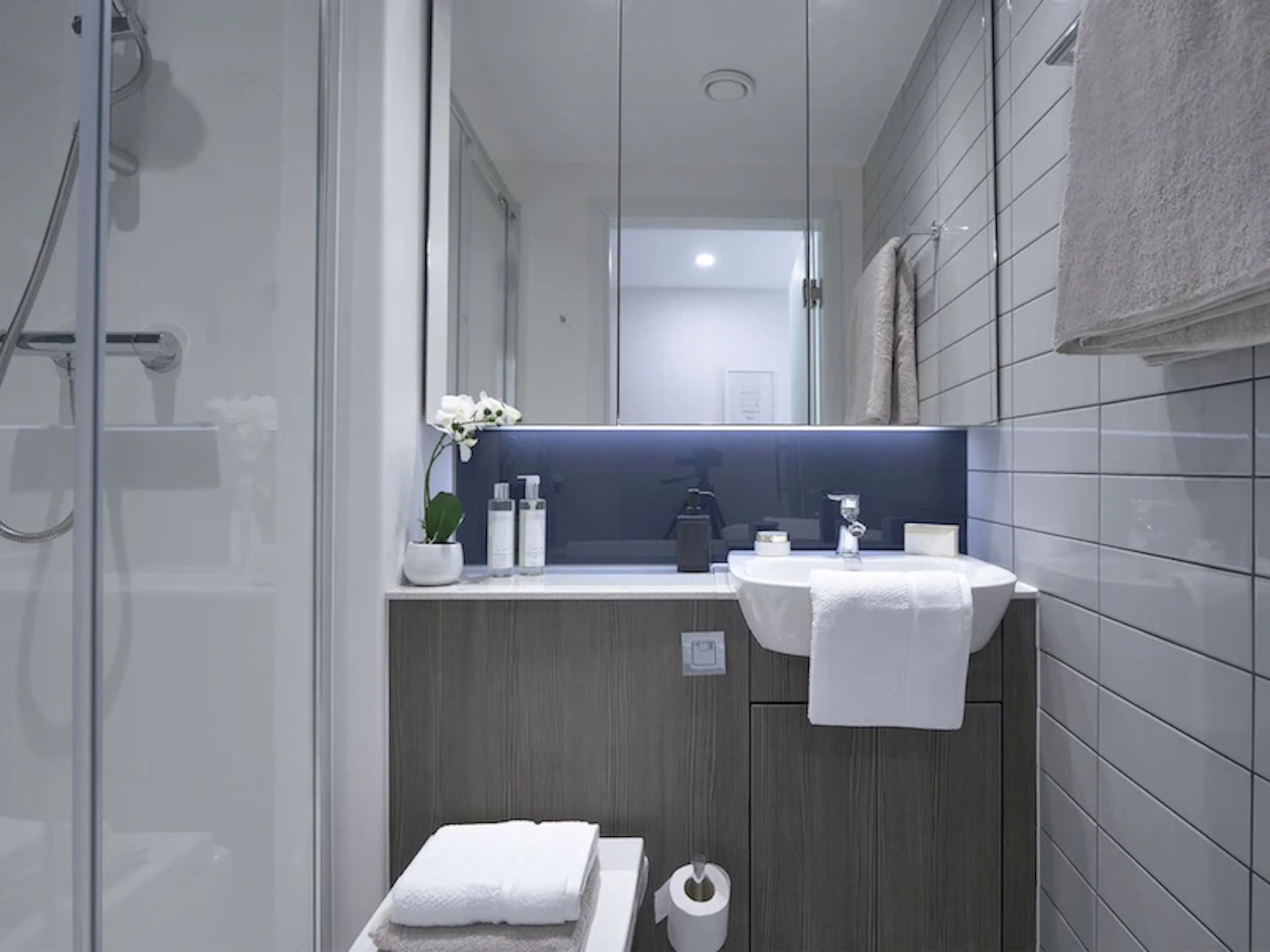 Silver Studio ROOM 2