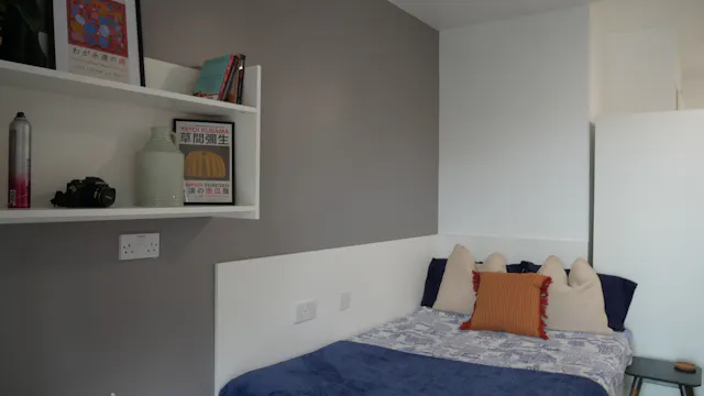Silver Studio  room image 2
