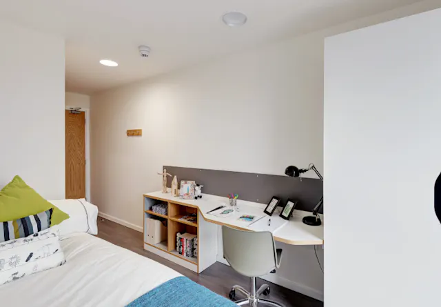 Two Bed En Suite Flat room image 3
