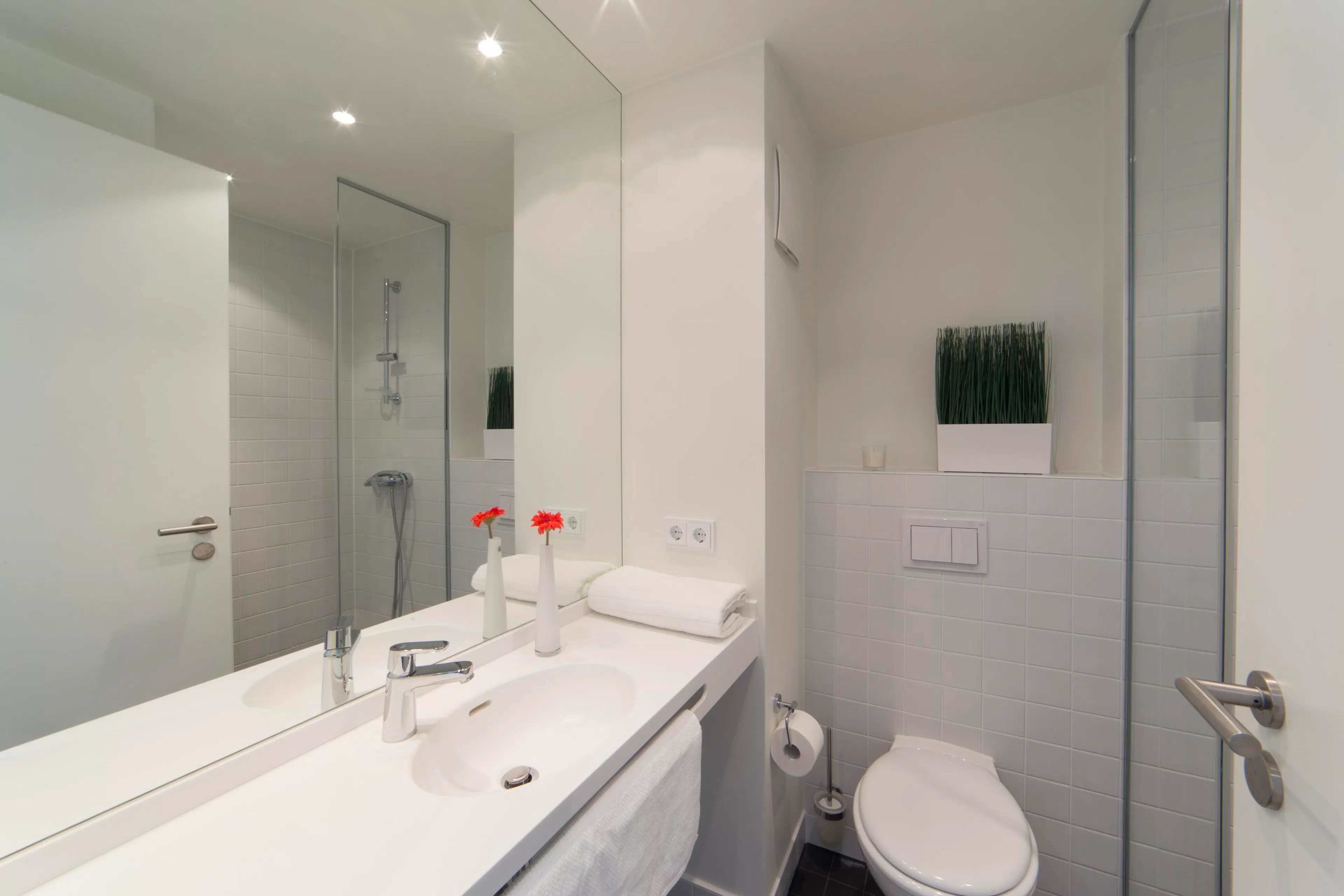 Single Studio BATHROOM 4