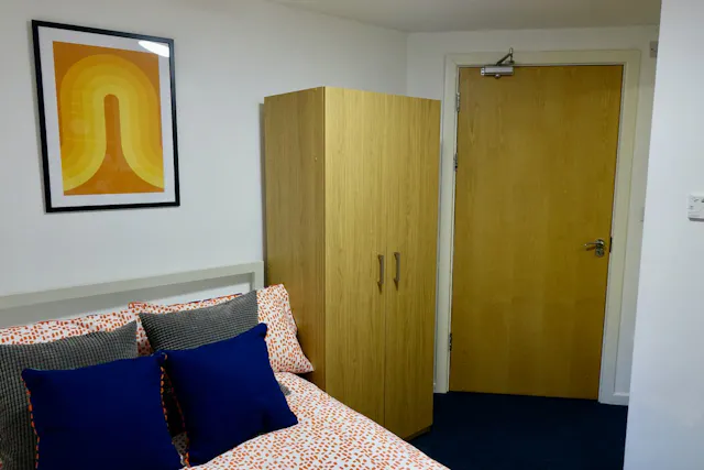 Single Ensuite room image 2