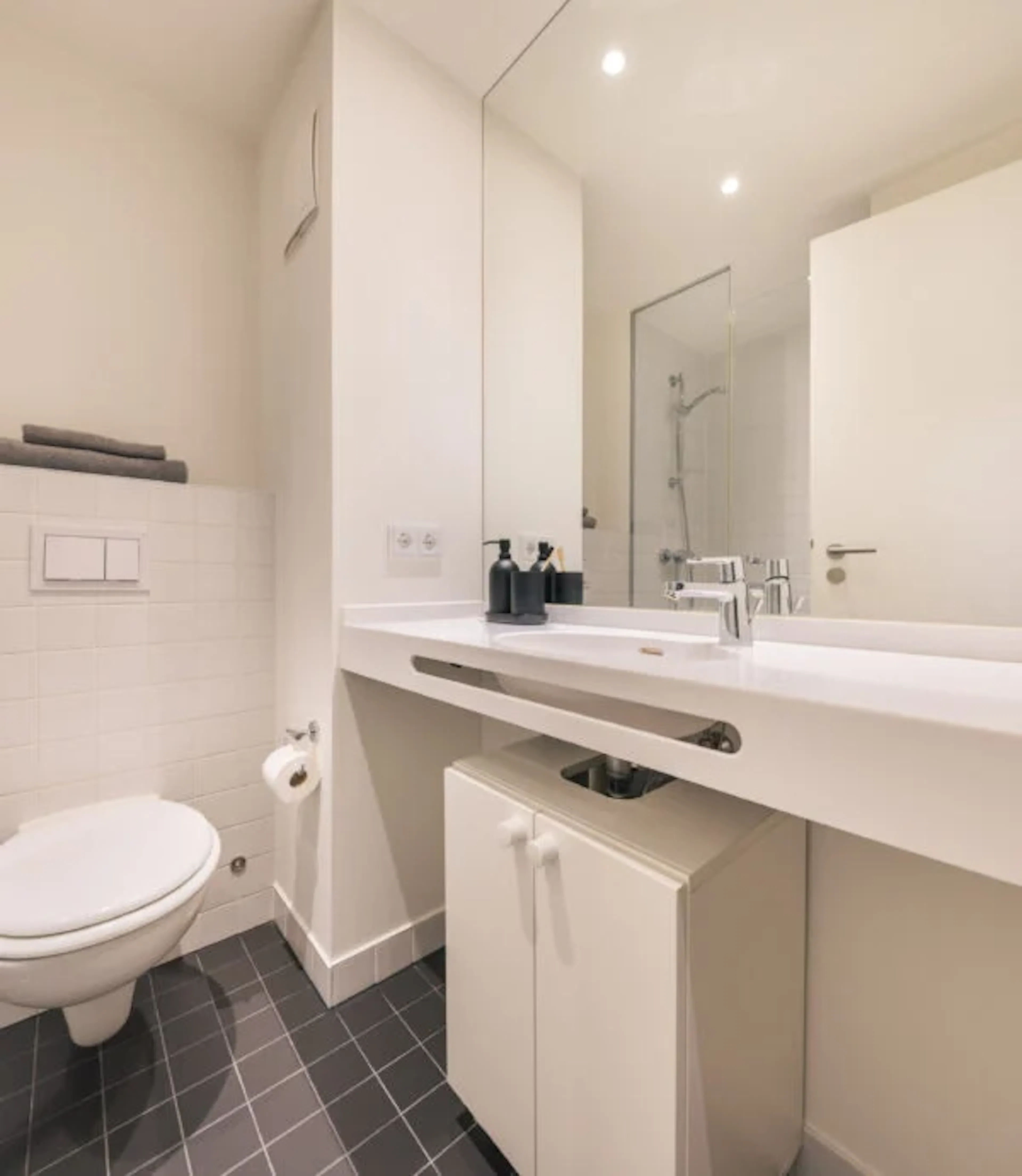 Single Plus Studio BATHROOM 4