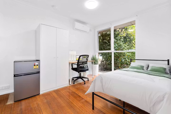 19-risdon-drive-notting-hill-melbourne-Single Room-1