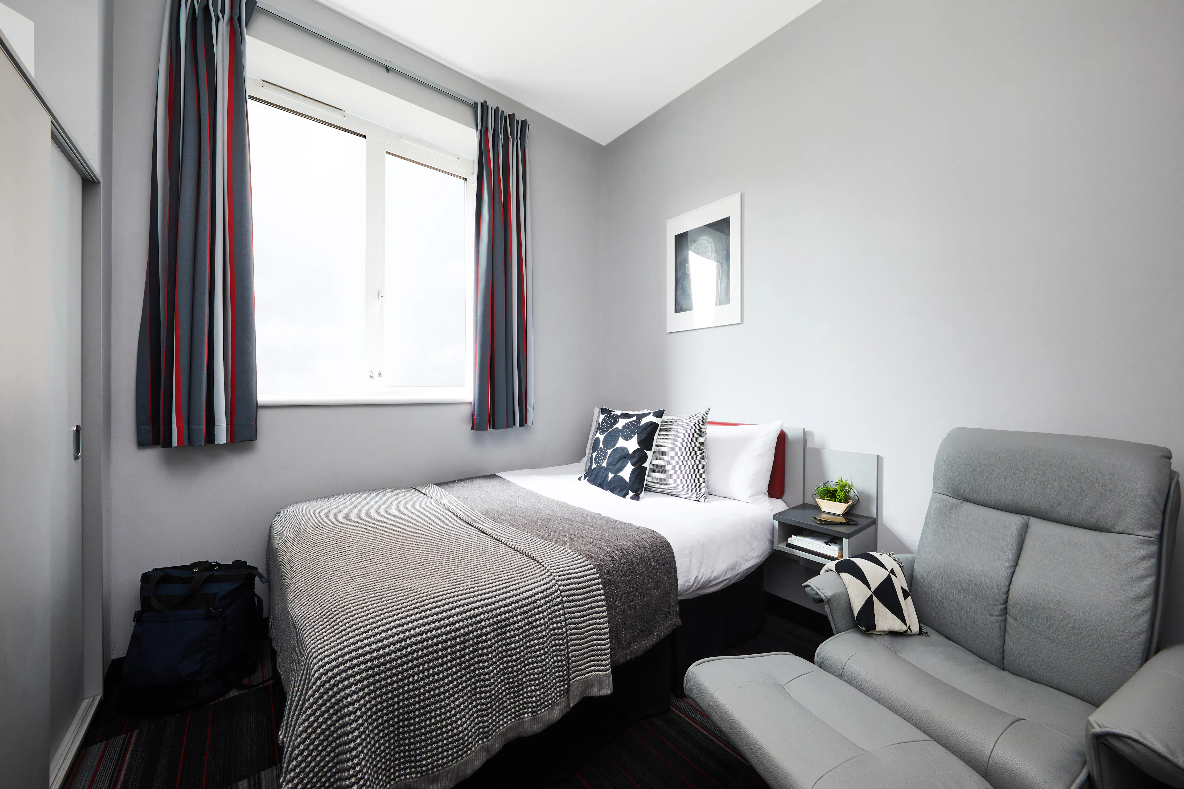 Single Studio ROOM 1