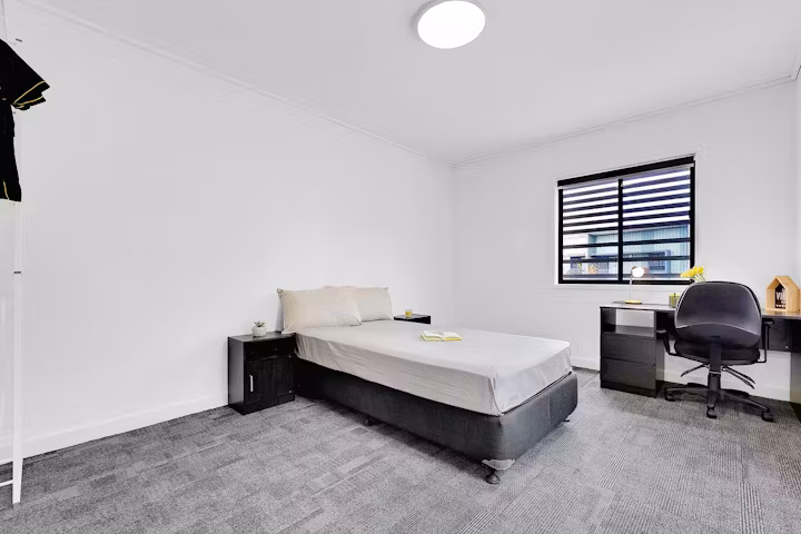 37-sinnathamby-boulevard-springfield-central-qld-4300-brisbane-Standard Room-1