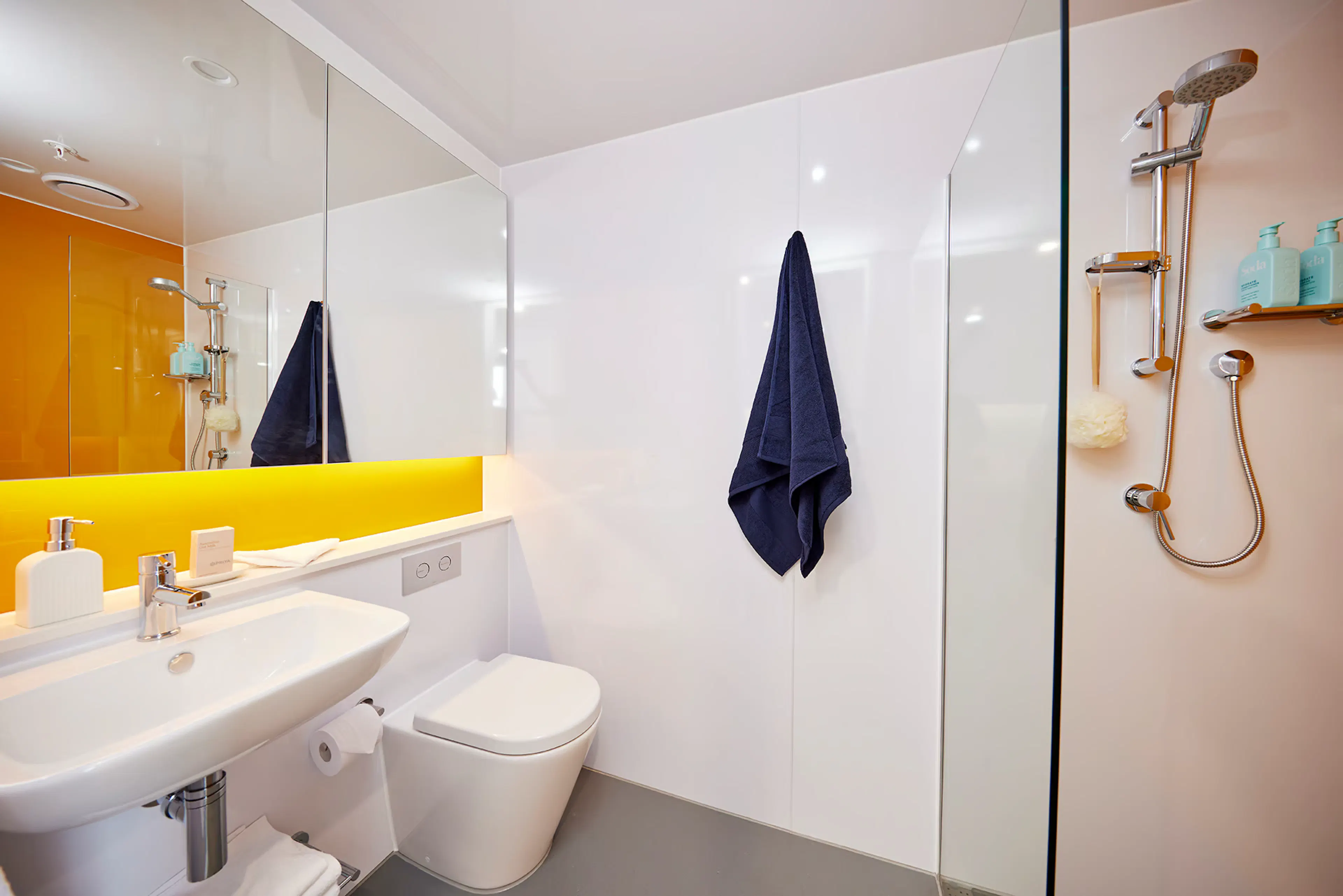 2 Bedroom Apartment BATHROOM 1