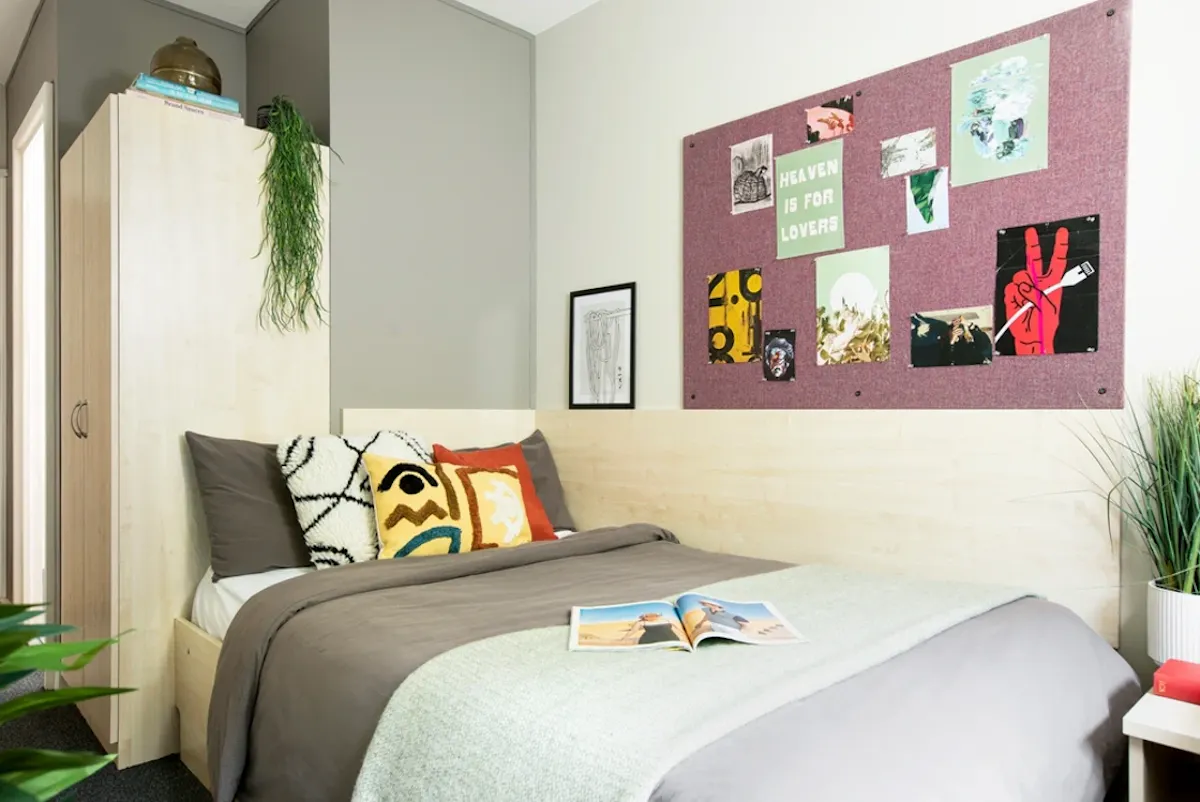 Ensuite Small Standard Double ROOM