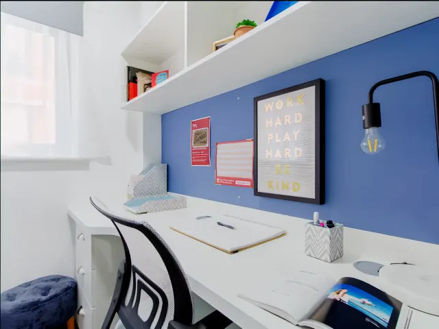 Silver Studio room image 2