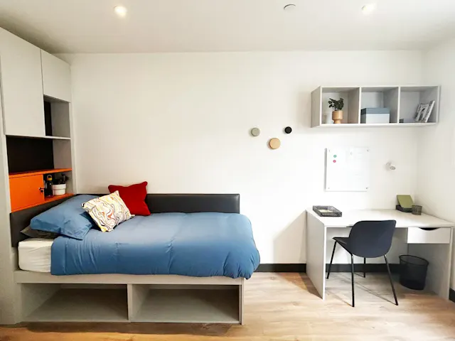 Standard Plus - 7 Bedroom Apartment room image 1