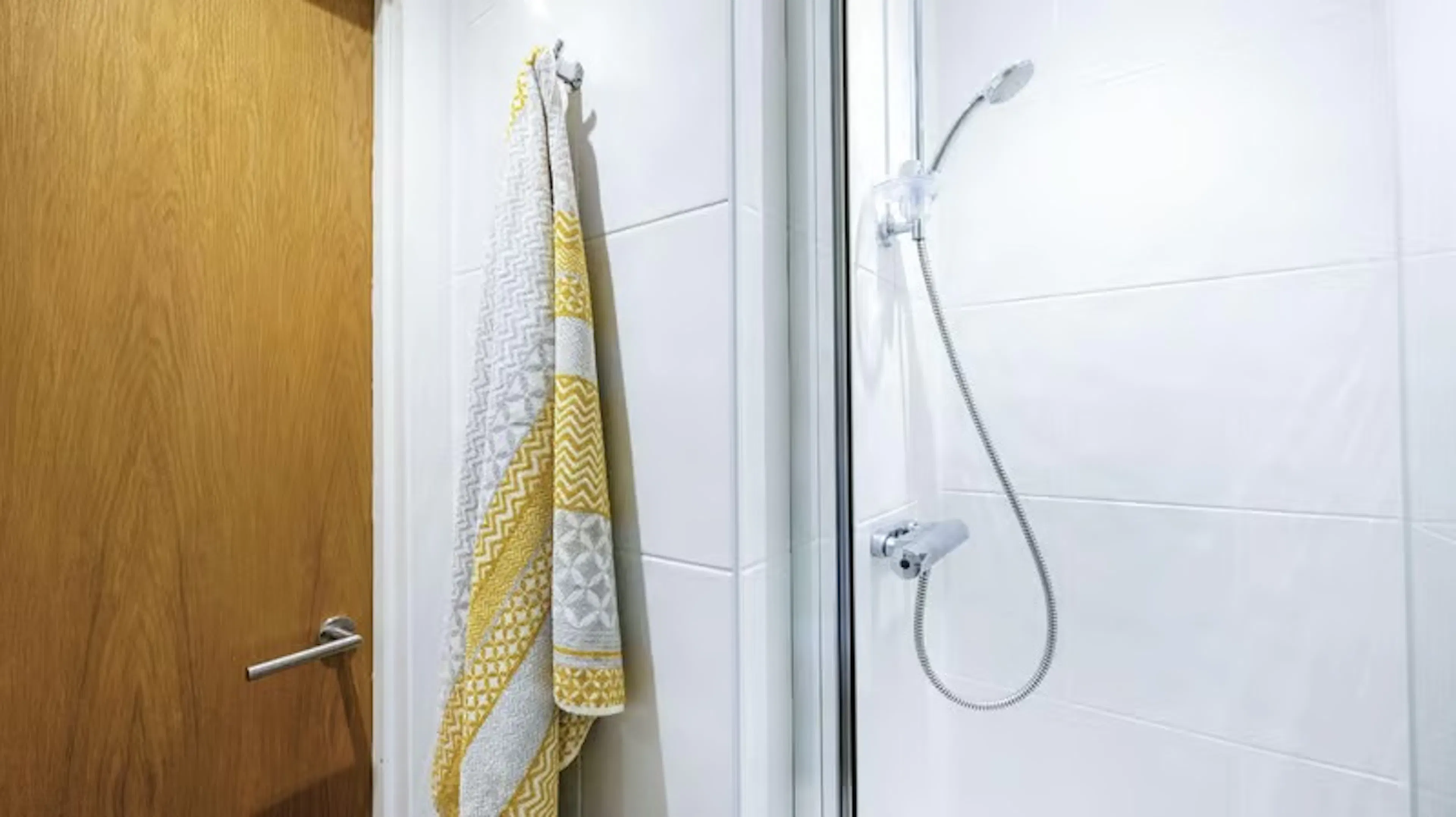 Standard Ensuite BATHROOM 4