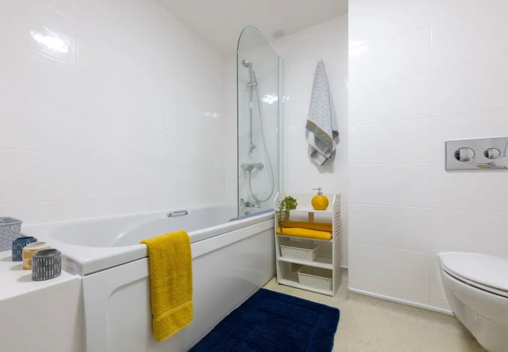 Standard En-Suite Plus BATHROOM 2