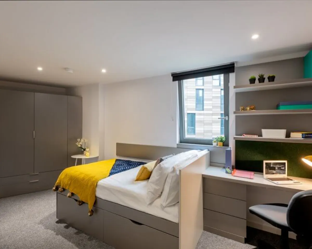 Standard En-Suite Plus ROOM