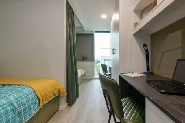 Standard Twin room image 6