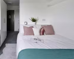 frobisher-house-plymouth-Standard Ensuite