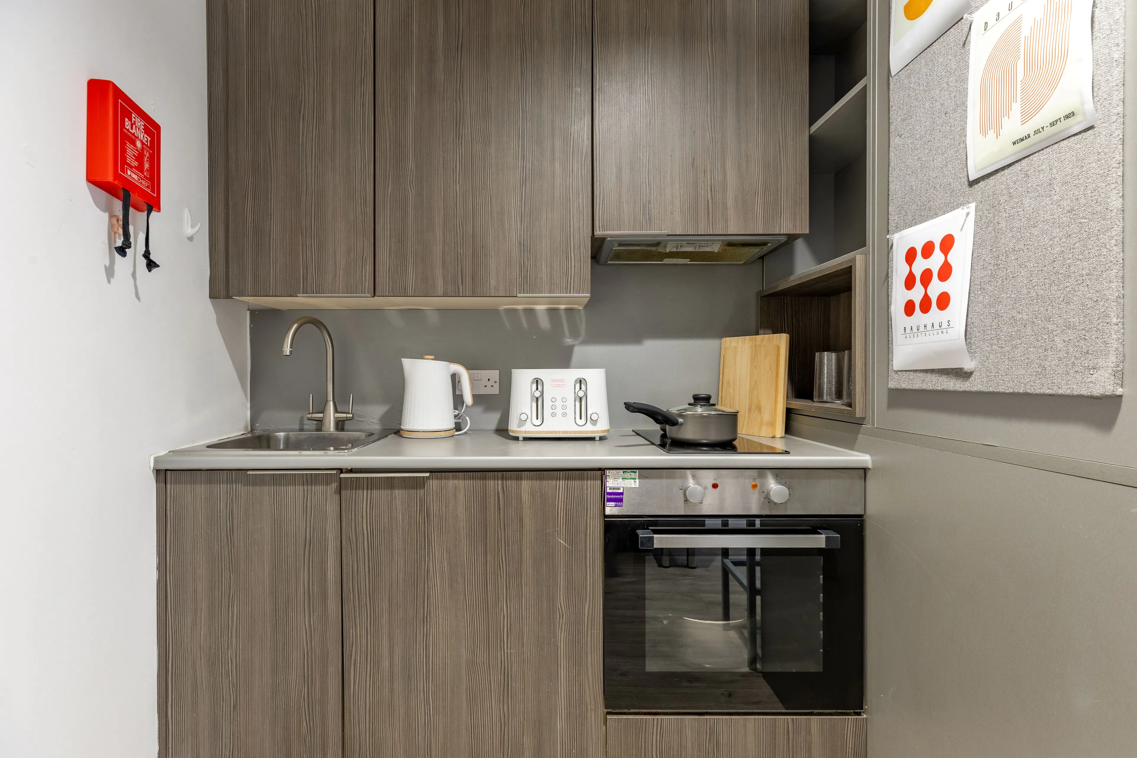 Classic 2 Bed Apartment KITCHEN 3