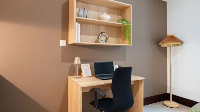 Silver Studio room image 3