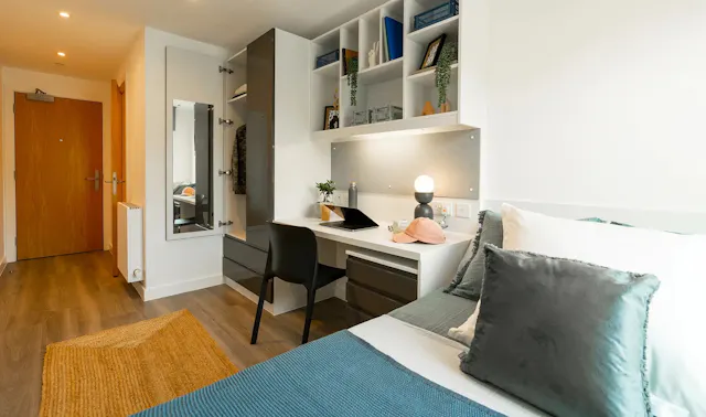 Luxe Ensuite room image 2