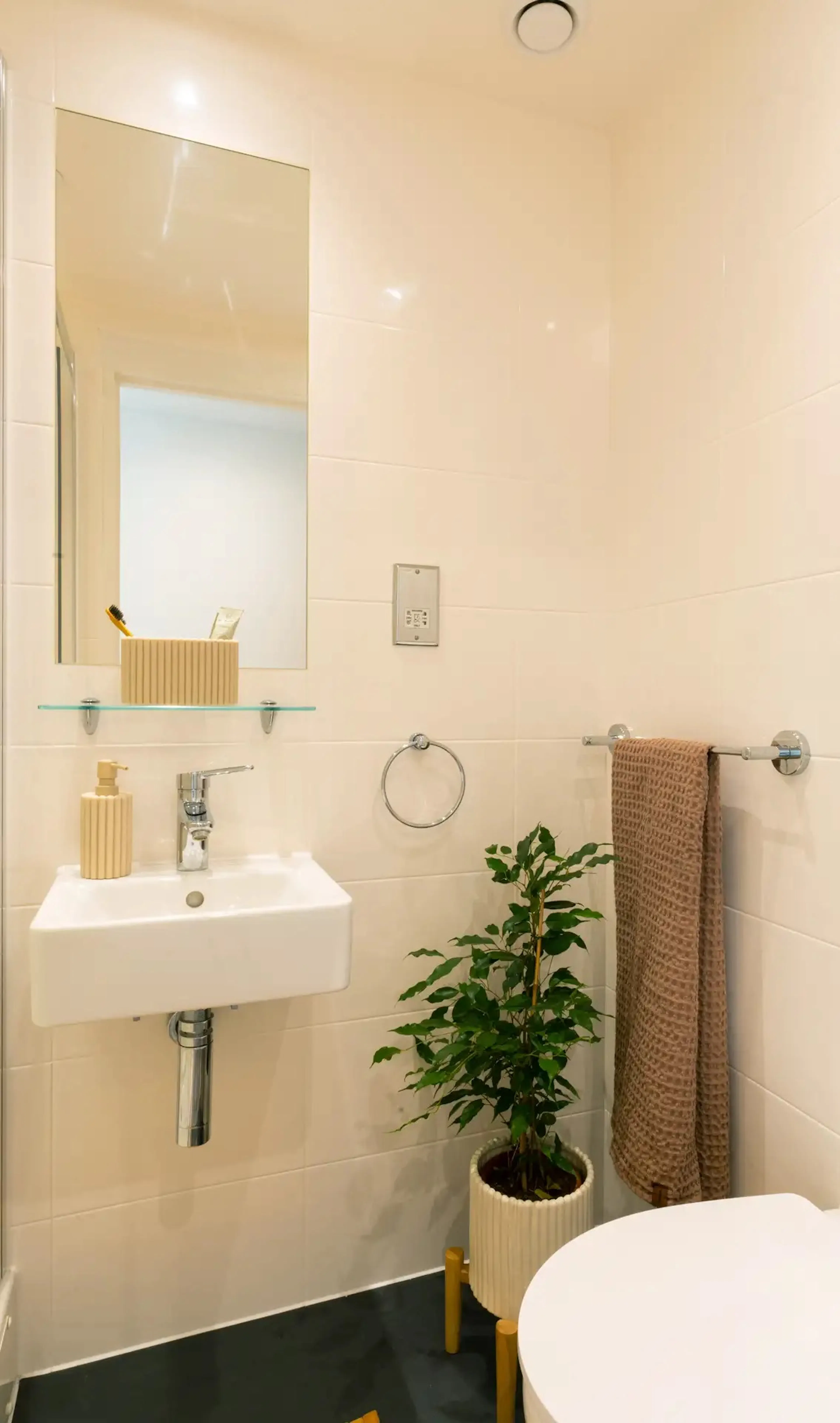 Club Ensuite BATHROOM 3