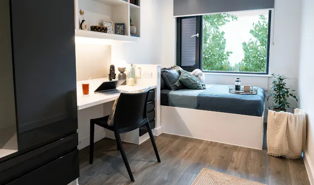 Luxe Ensuite room image 2