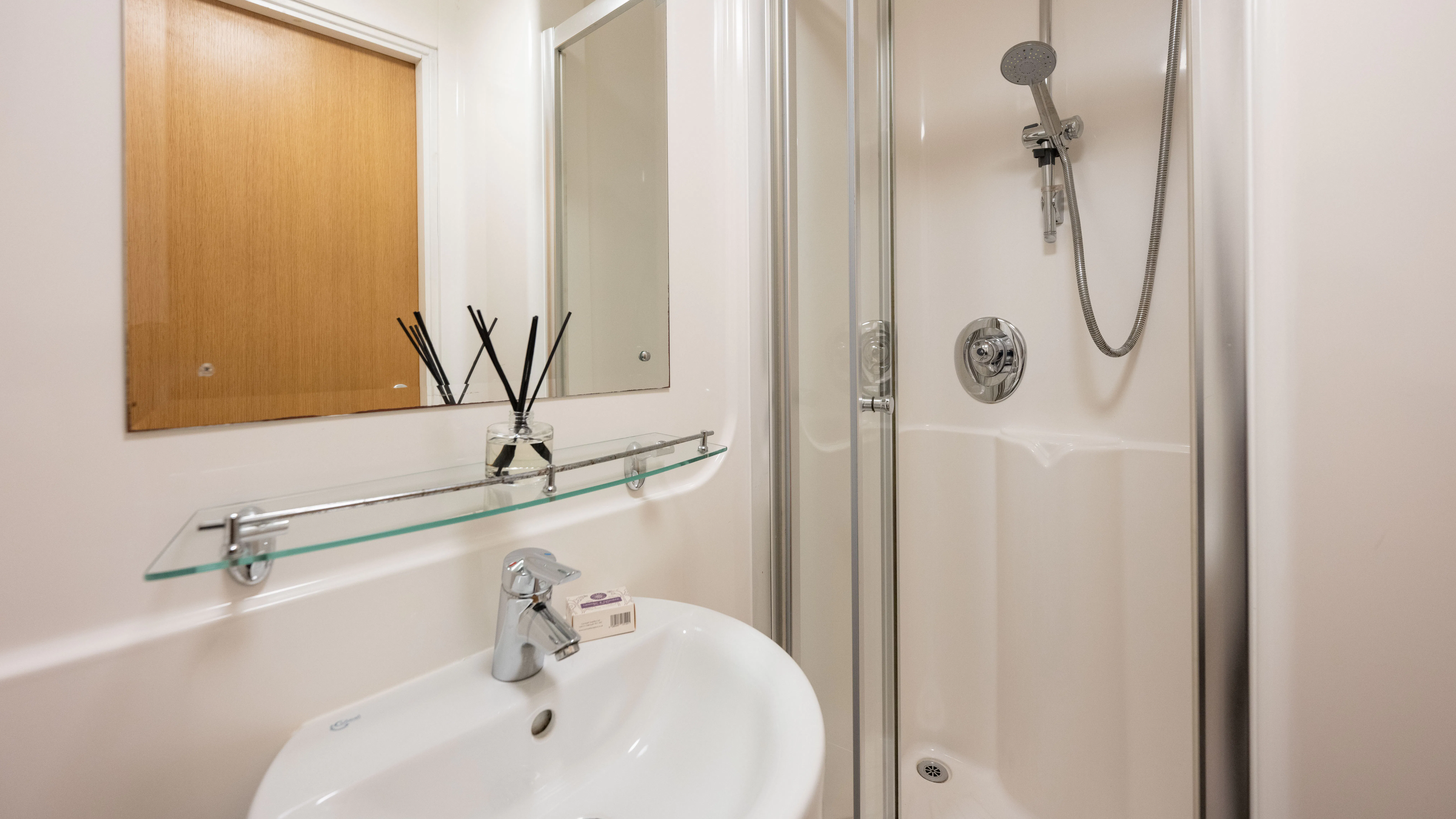 Bronze En Suite