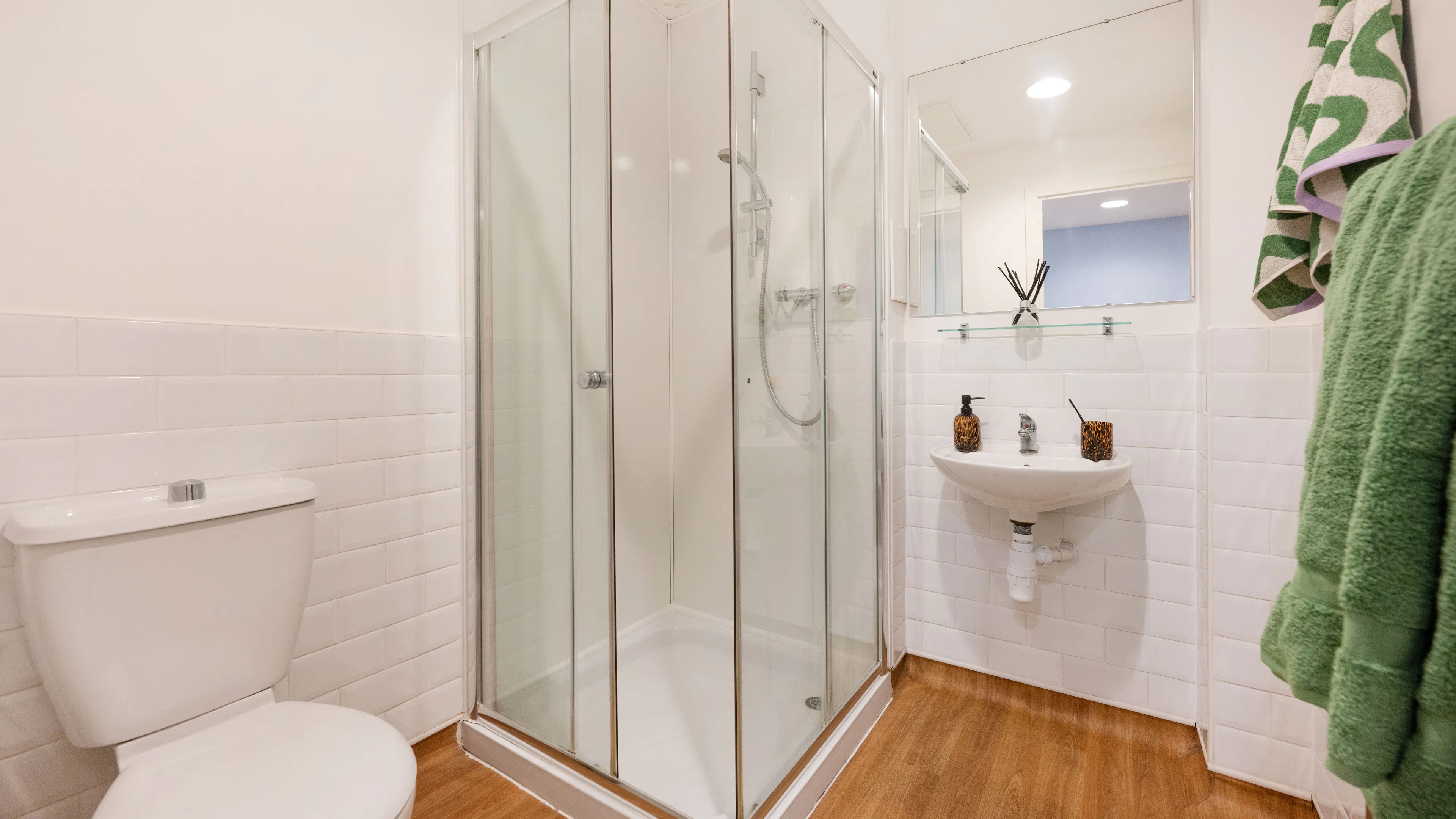 Studio BATHROOM 2
