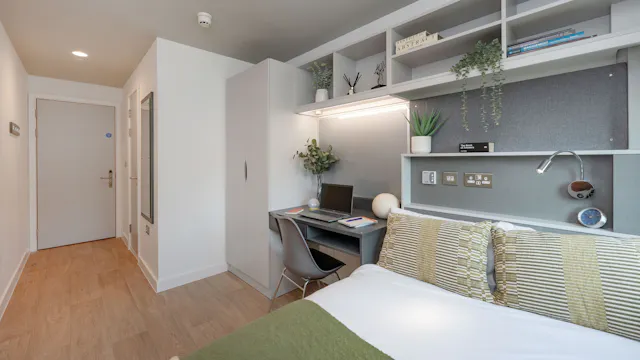 Premium En-suite room image 2
