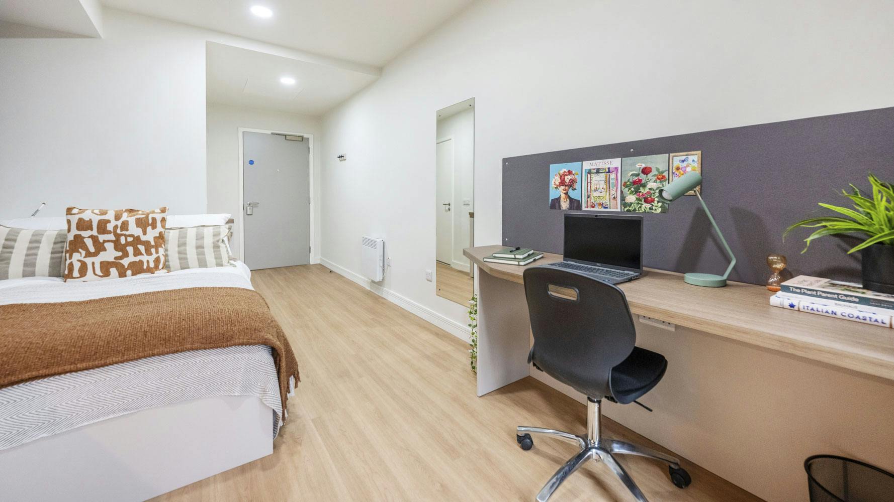 broadway-studios-glasgow-Standard Studio Plus