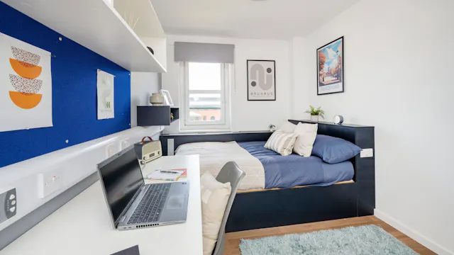 Premium En-suite room image 2