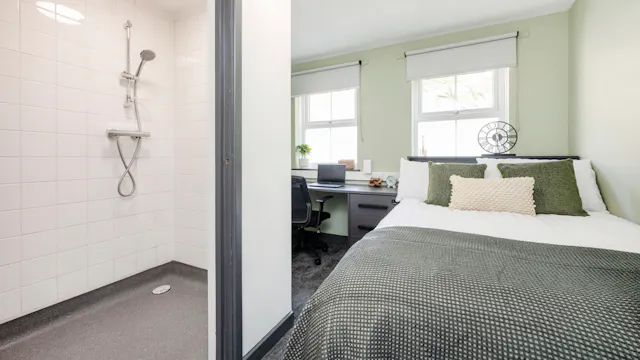 Classic Ensuite Wet Room room image 1
