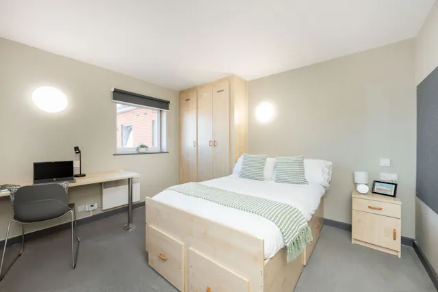 Classic Ensuite Plus room image 1