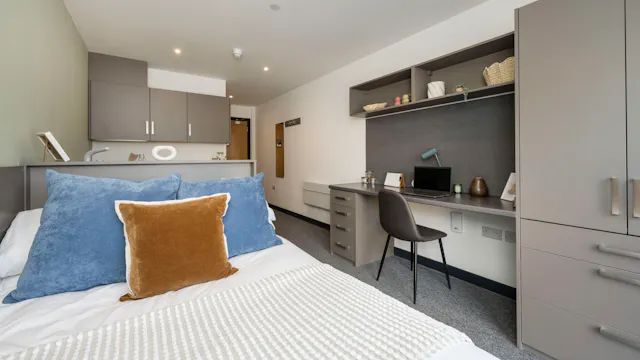 Bronze Studio room image 1