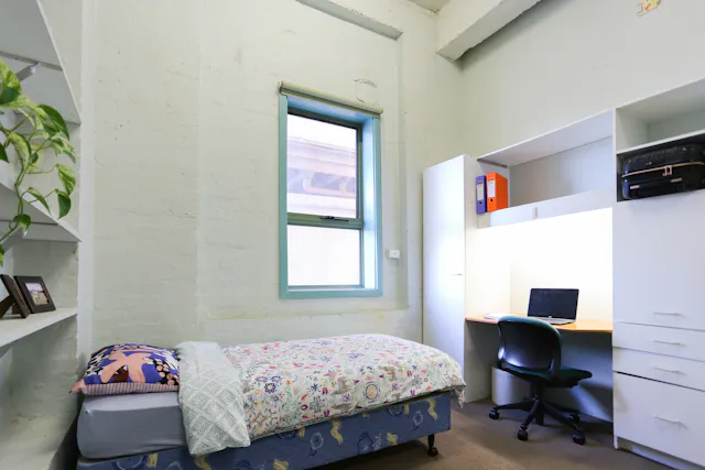Studio Apartment room image 2