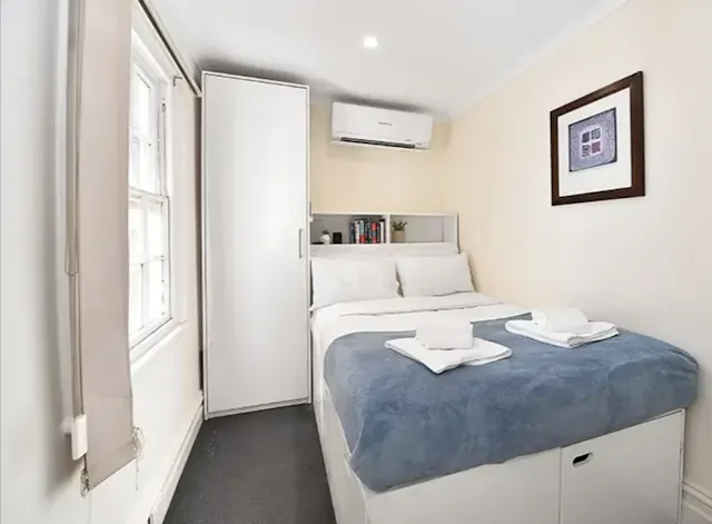 Studio 5 room image 1
