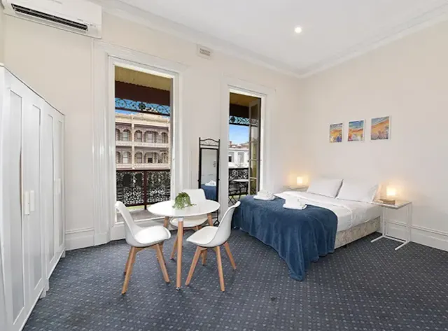 Studio 5 room image 1