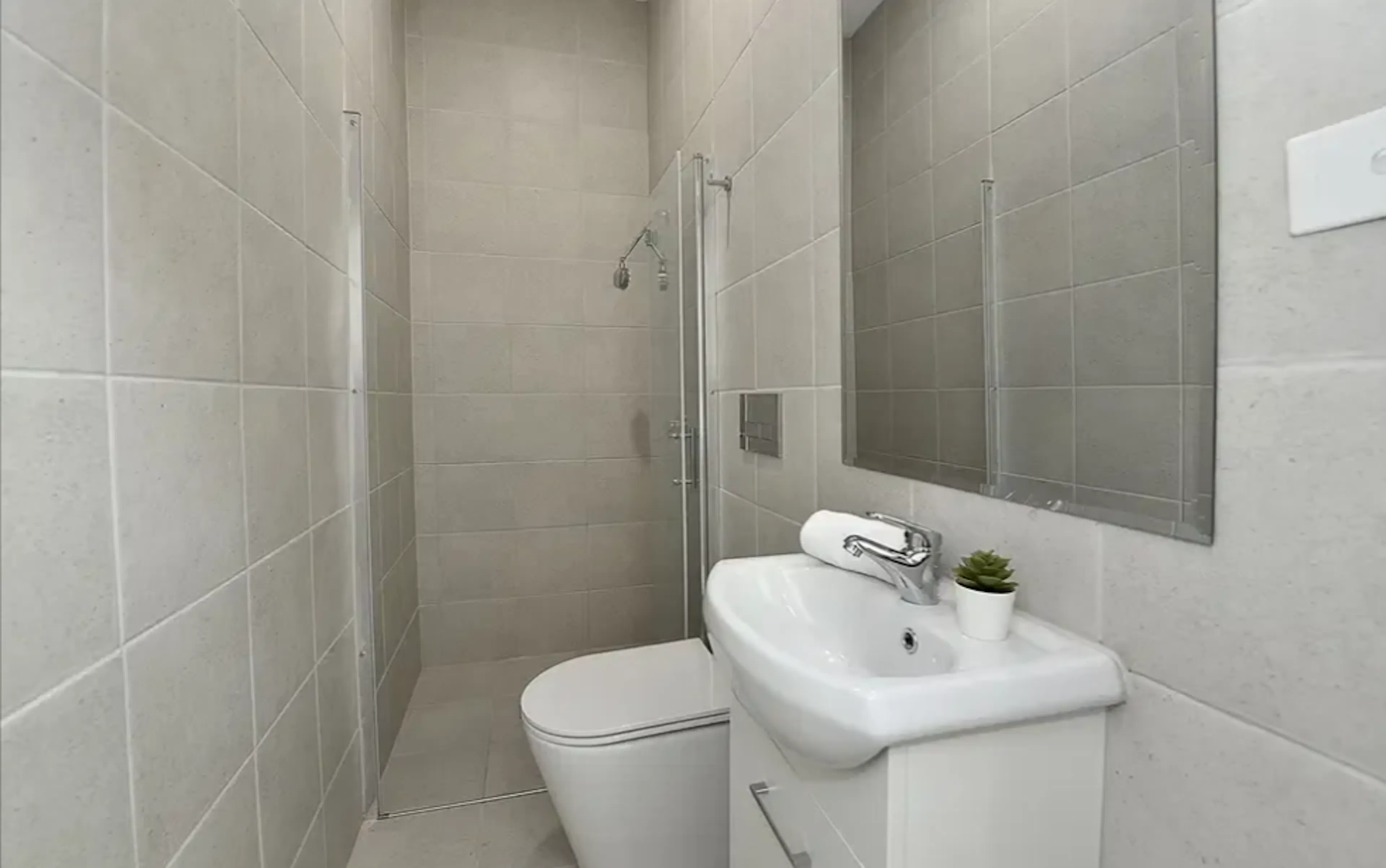 Studio 8 BATHROOM 2