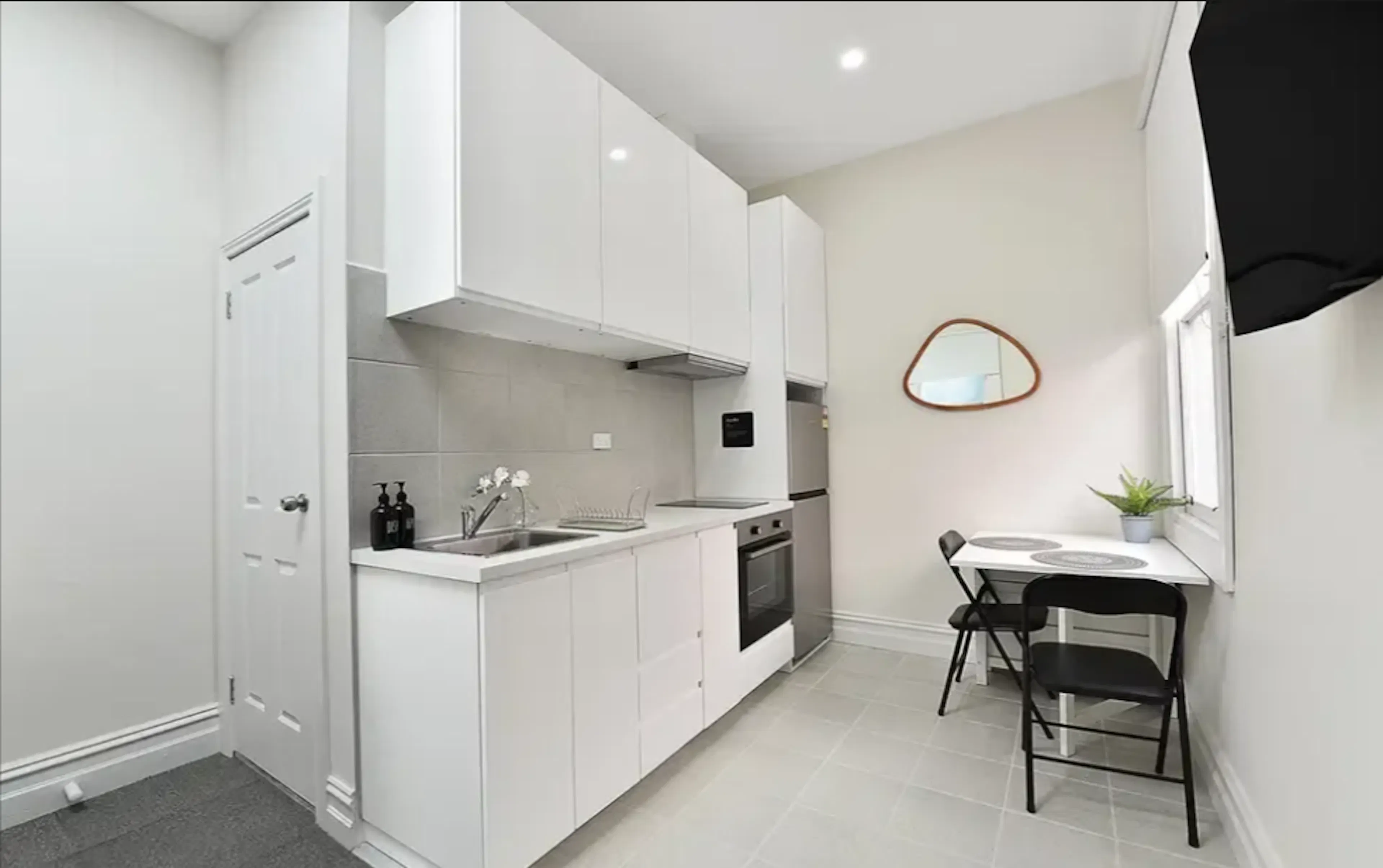 Studio 8 KITCHEN 1