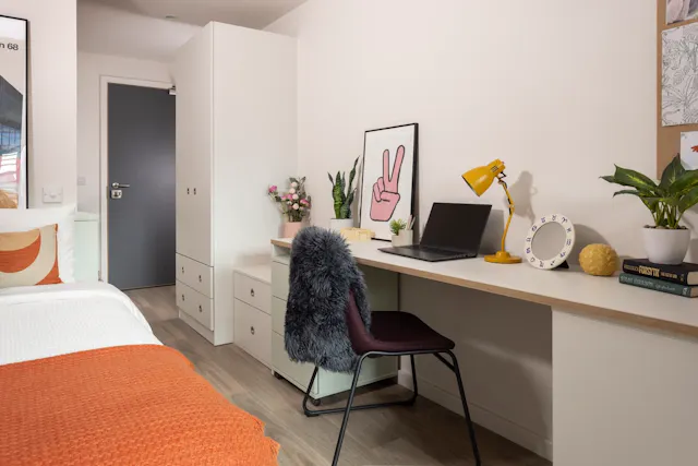 Studio Extra Large High Double room image 2