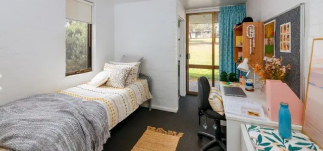 Mulleum - Studio with Ensuite room image 1