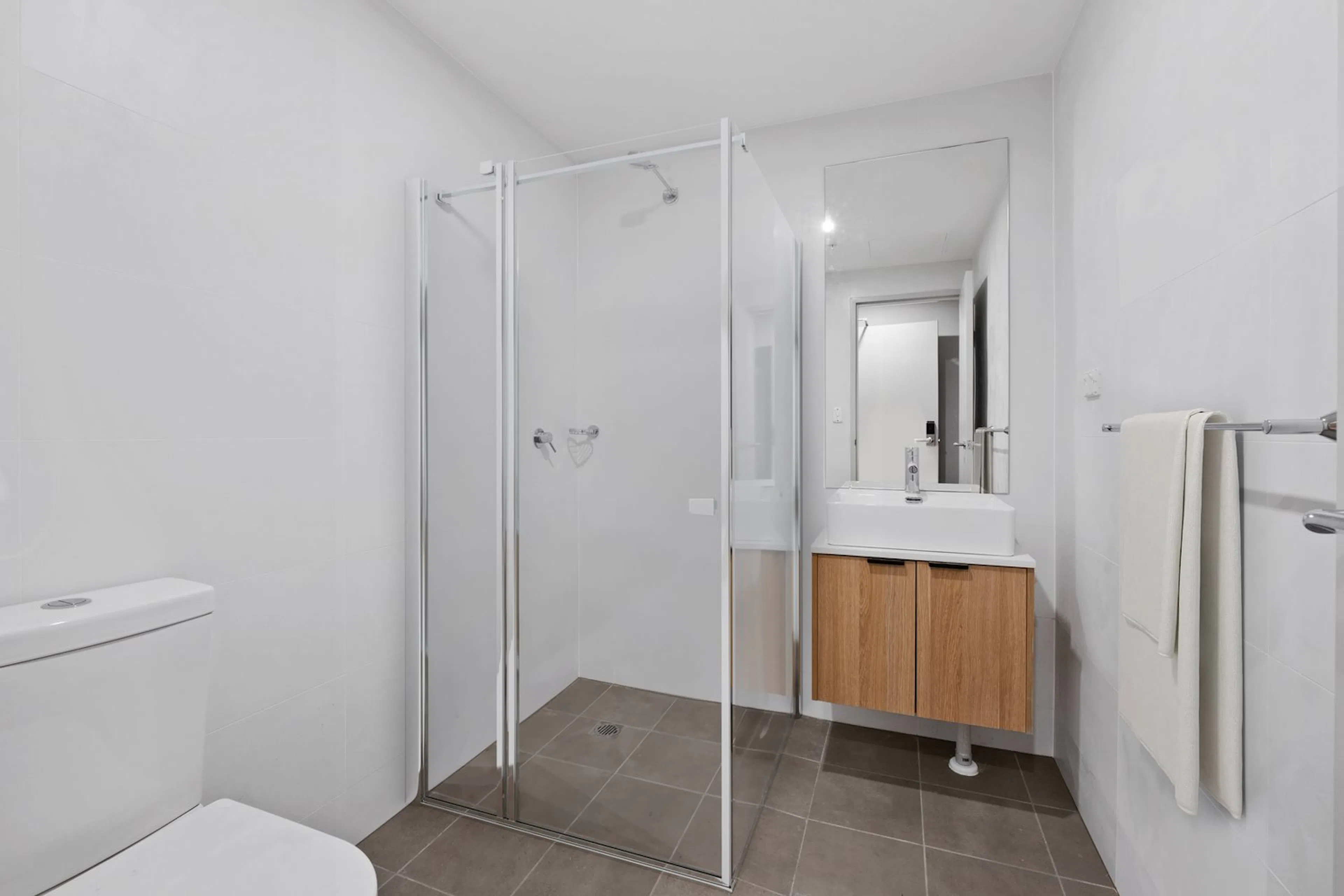 Superior Single Studio BATHROOM 3