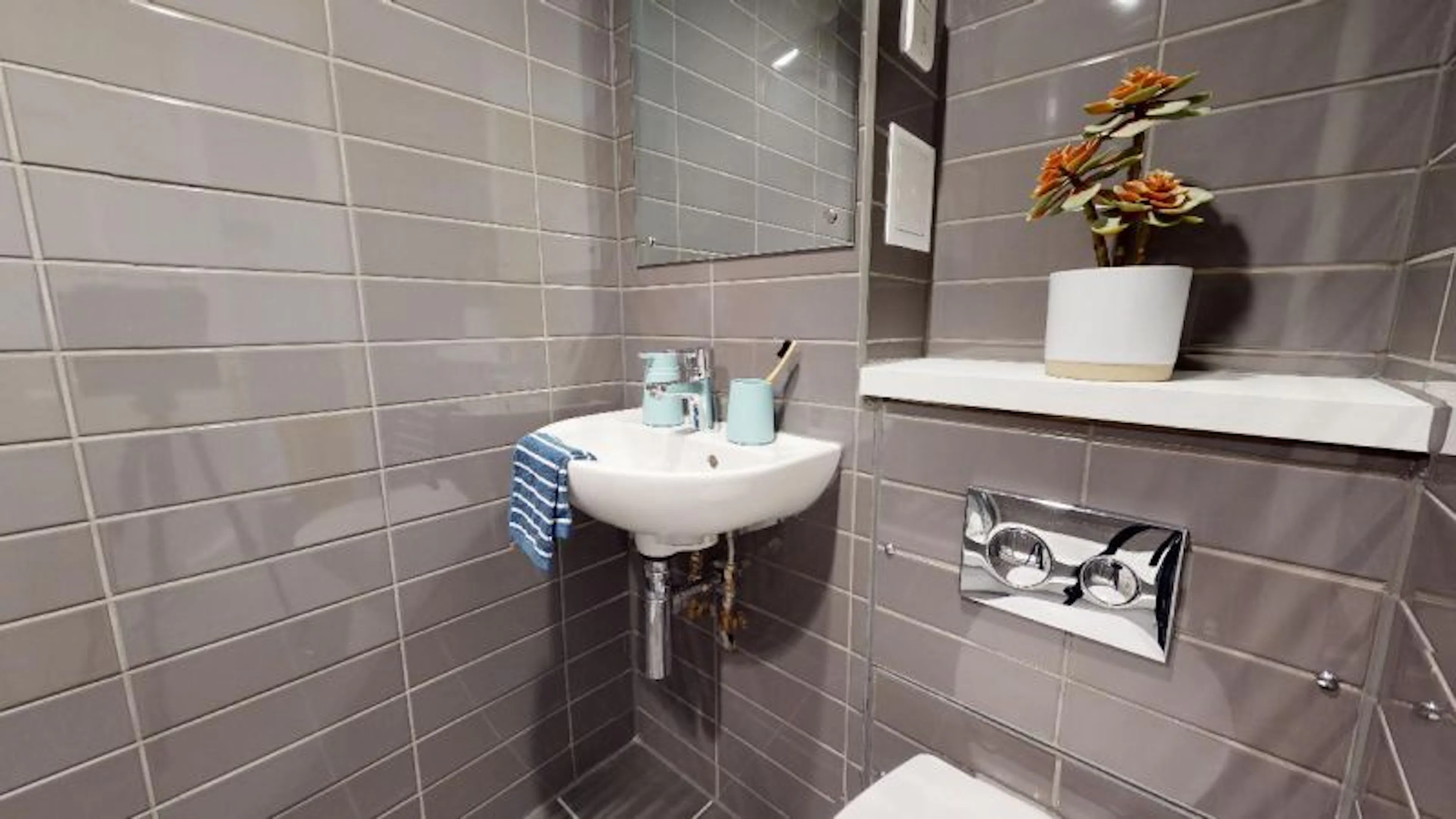 Copper Mini Studio BATHROOM 3