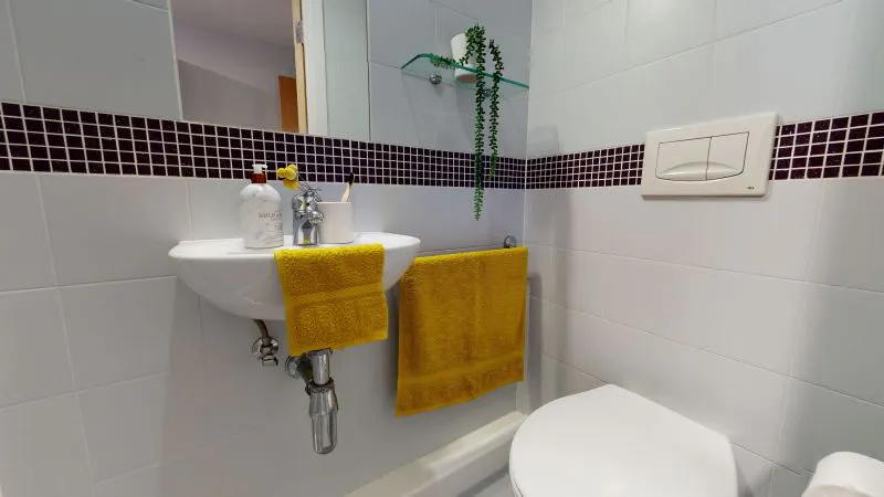 Gold En Suite