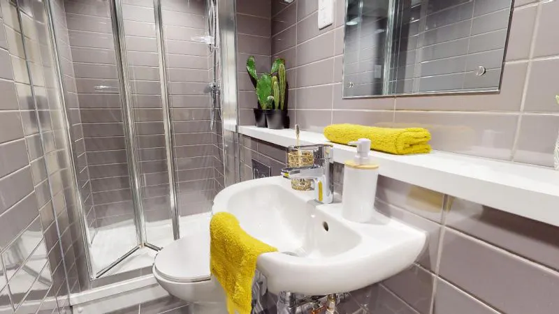 Bronze En Suite