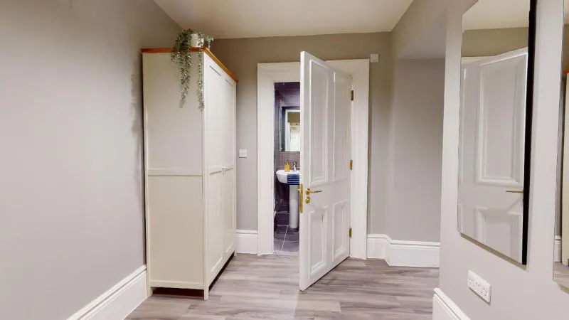 Gold En-Suite
