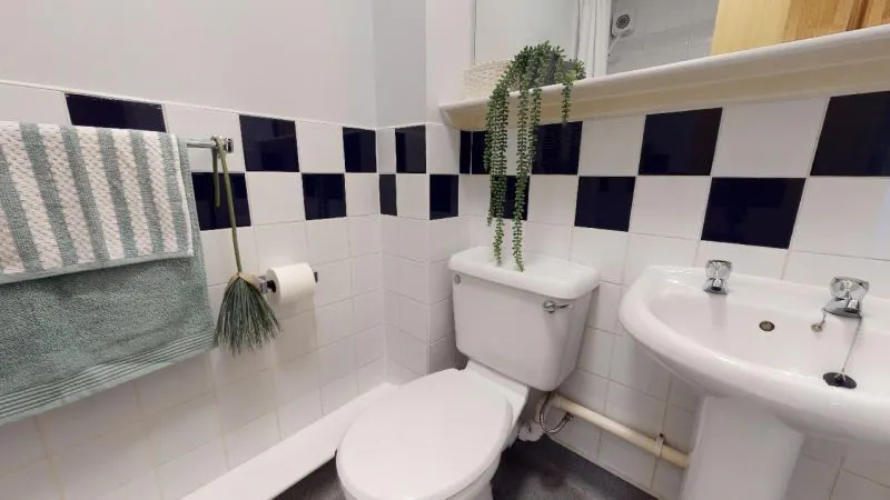 Bronze En Suite