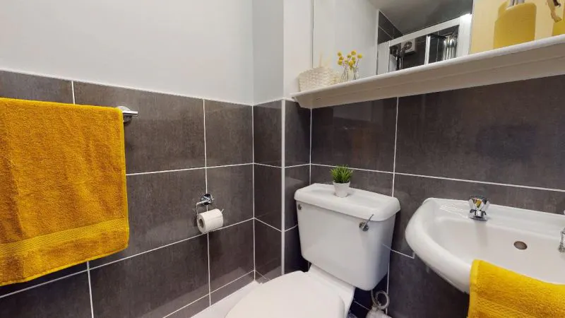 Gold En Suite