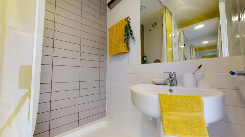 Gold En Suite