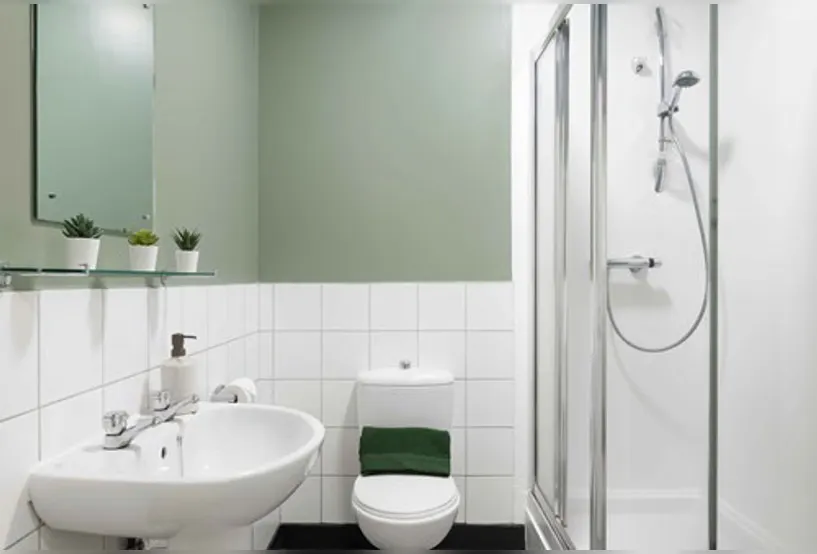 BATHROOM BATHROOM 4