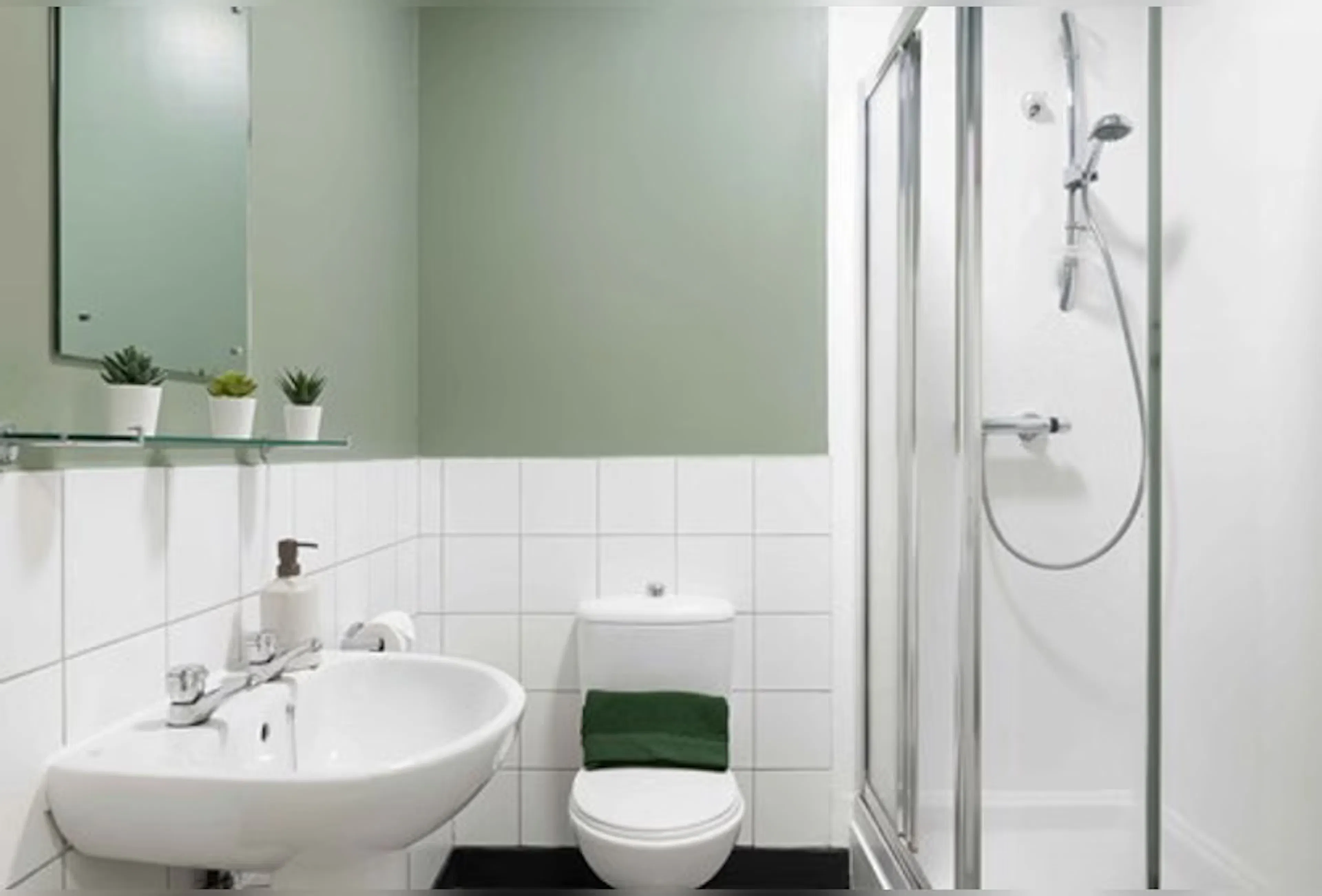 BATHROOM BATHROOM 4